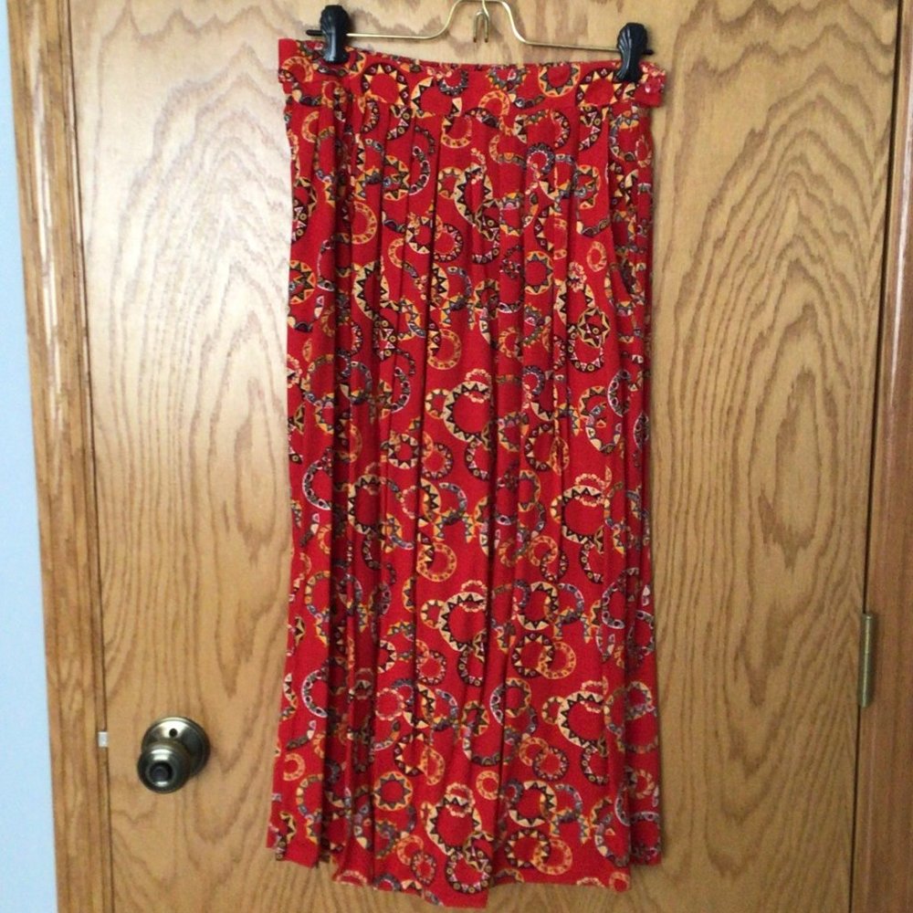 Petite Sophisticate - Red skirt with circles and triangles of yellow and black - Picture 6 of 10